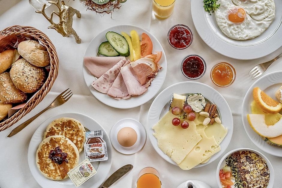 csm_alpenhof-ehrwald-tisch-fruehstueck_d1f5cd2a63